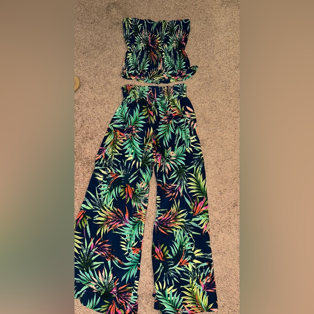 2 piece floral set fits Small or Medium